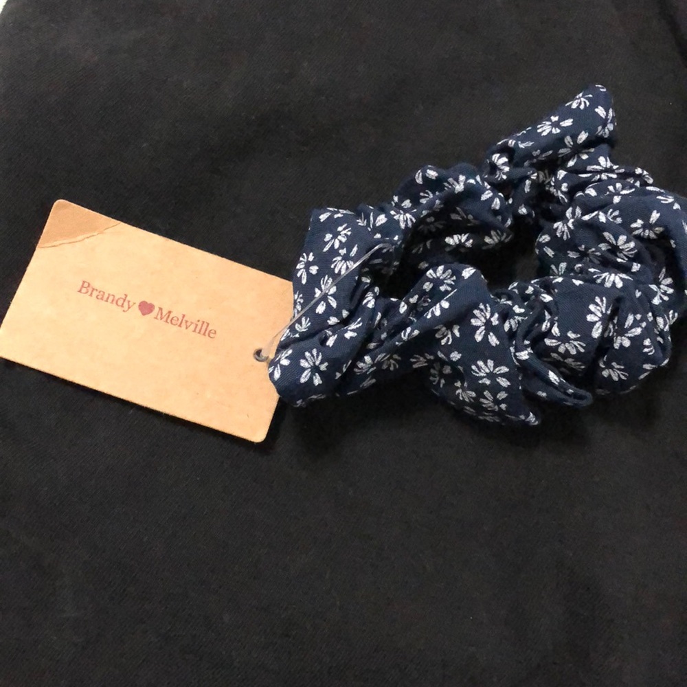 Brandy Melville NWT blue floral scrunchie